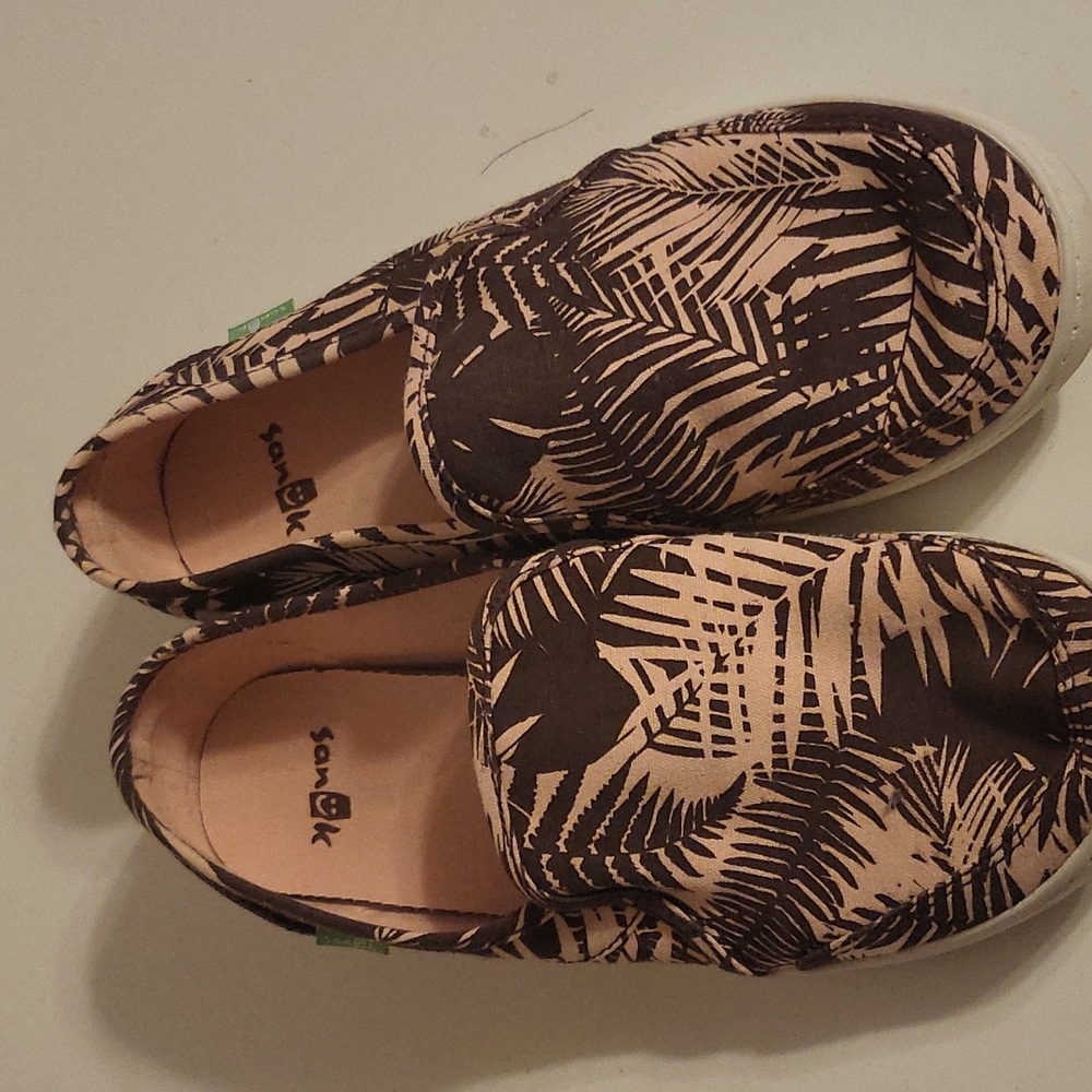 Sanuk Size 7